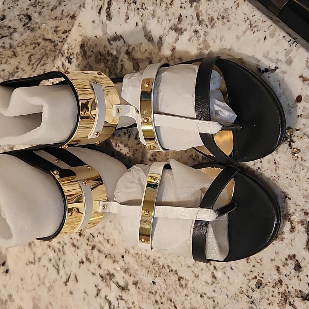 Obsession Rules Tamara Metal Buckle Ankle Flat Sandals 9M New In Box 9M